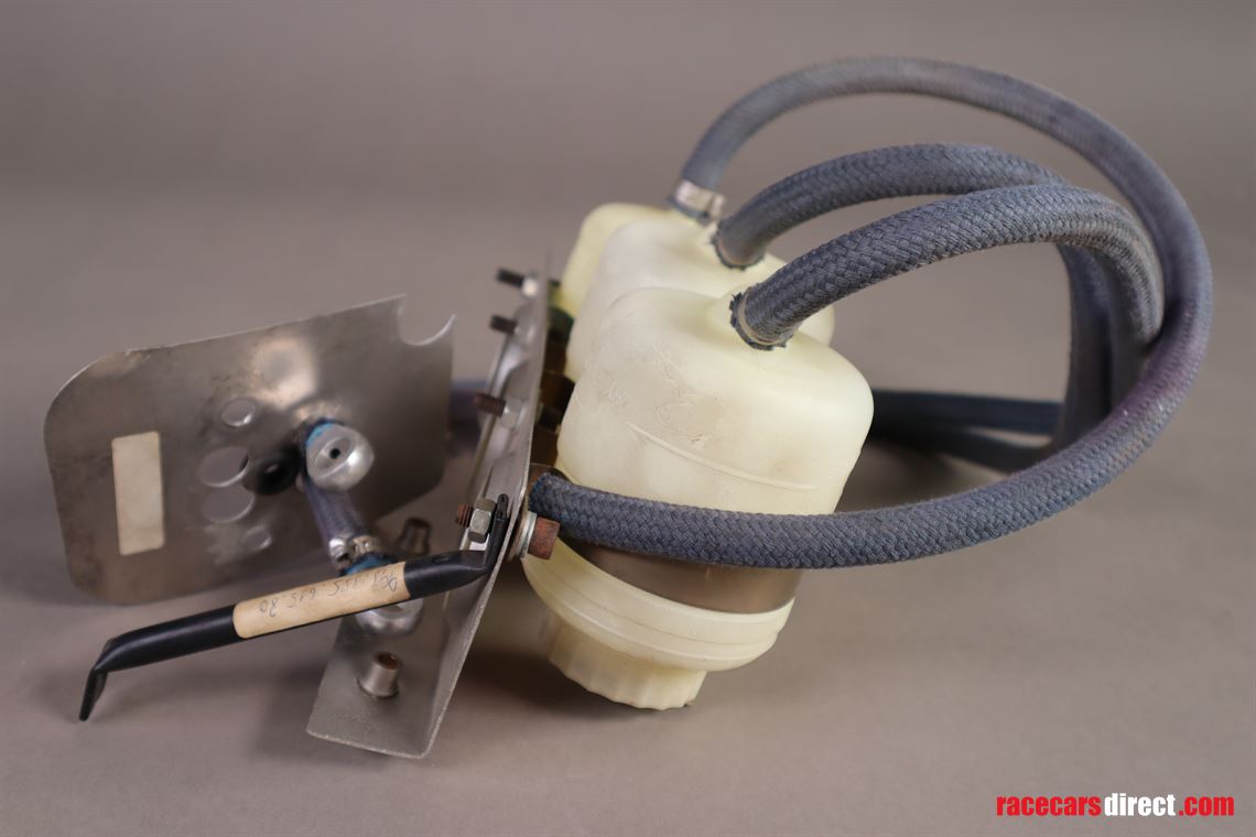 porsche-911-gt1-brake-tank-expansion-tank