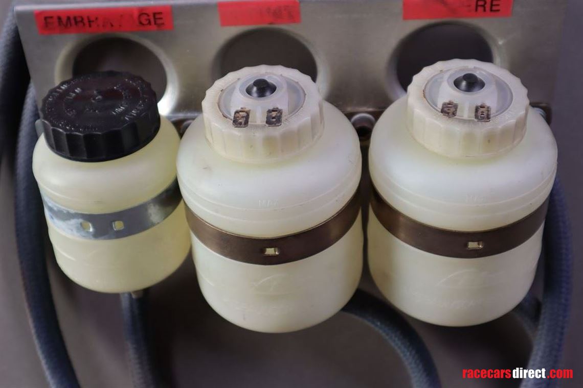 porsche-911-gt1-brake-tank-expansion-tank