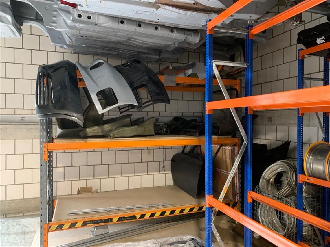 porsche-996-gt2-r-body-with-front-and-rear-bu