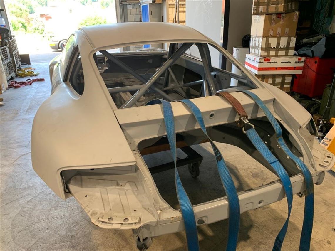 porsche-996-gt2-r-body-with-front-and-rear-bu