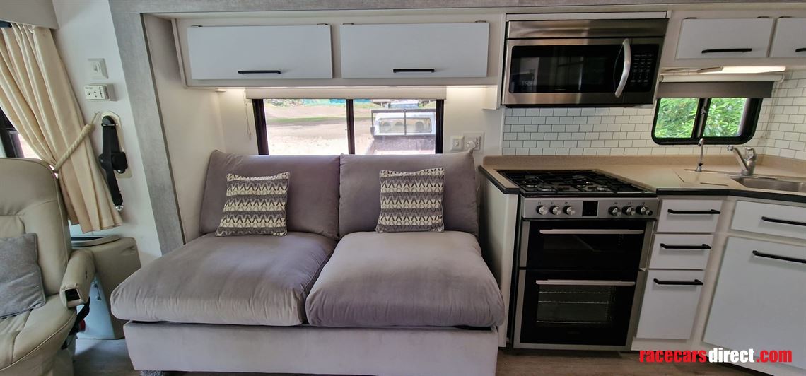 2005-monaco-cayman-american-rv