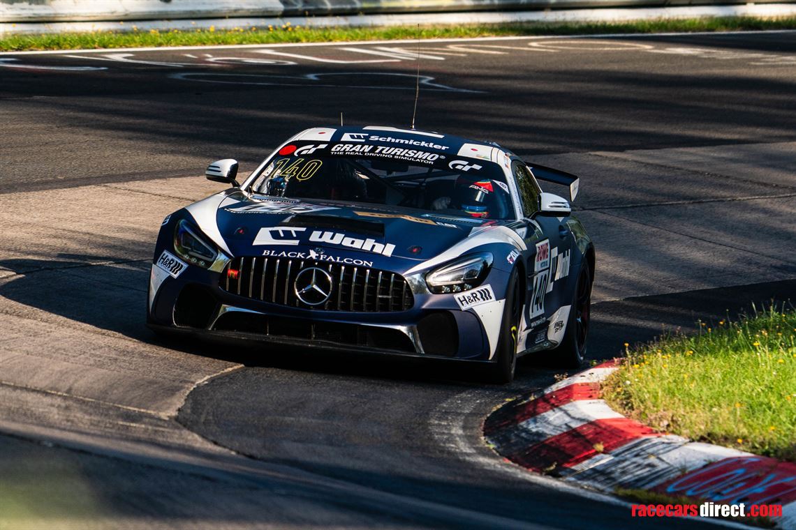 mercedes-amg-gt4-in-immaculate-condition