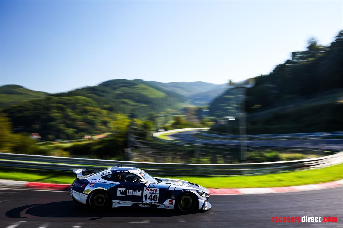 mercedes-amg-gt4-in-immaculate-condition