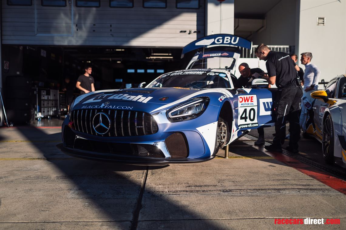 mercedes-amg-gt4-in-immaculate-condition