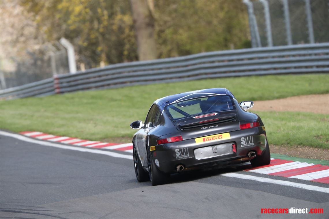 very-competitive-porsche-996-carrera-race-car