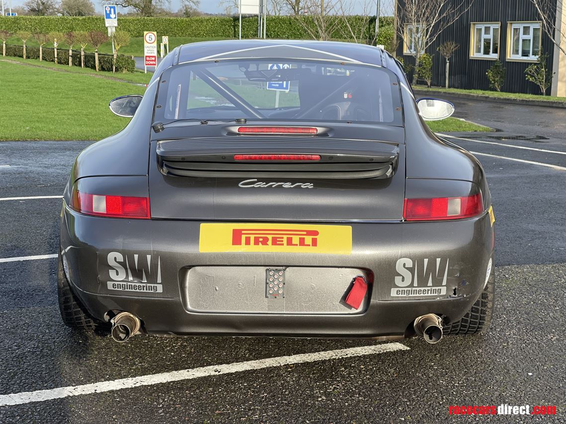 very-competitive-porsche-996-carrera-race-car