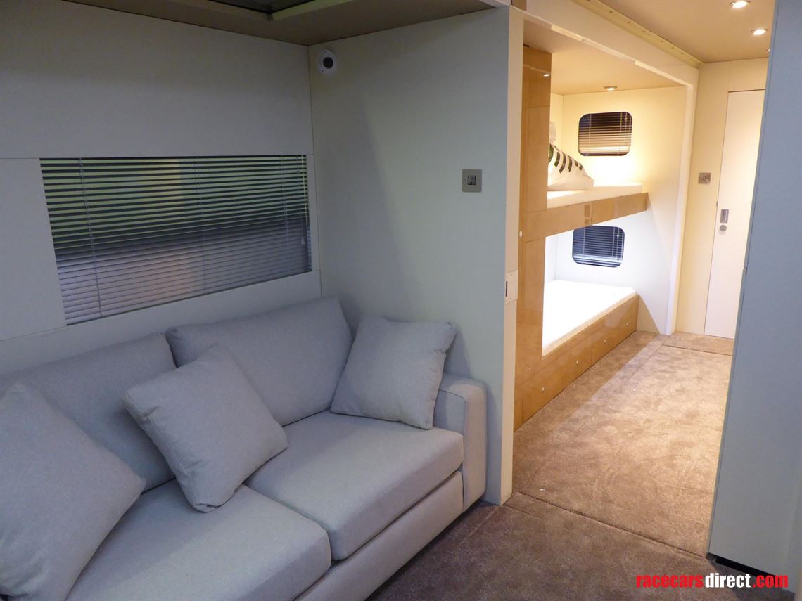 luxury-motorhome-with-1-car-carrying-capacity