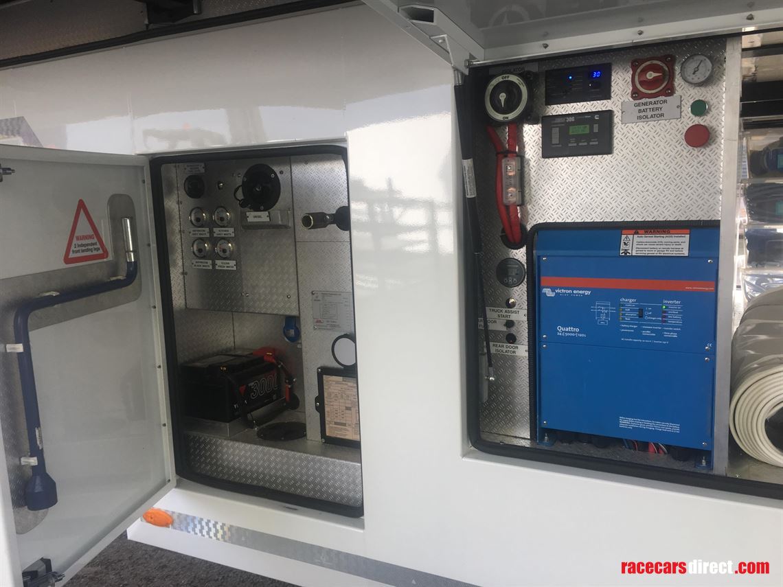 luxury-motorhome-with-1-car-carrying-capacity