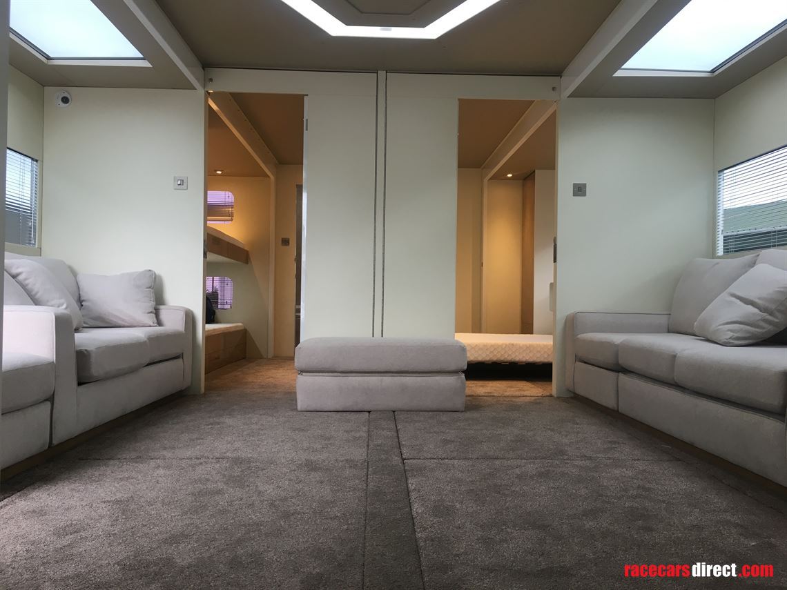 luxury-motorhome-with-1-car-carrying-capacity