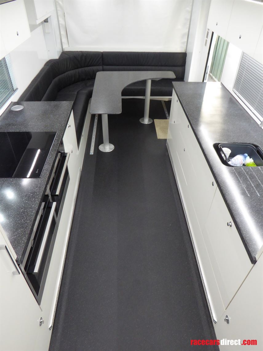 luxury-motorhome-with-1-car-carrying-capacity