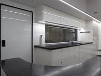 luxury-motorhome-with-1-car-carrying-capacity