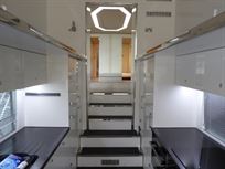 luxury-motorhome-with-1-car-carrying-capacity