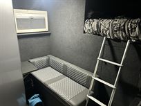 75-t-race-transporter-with-living