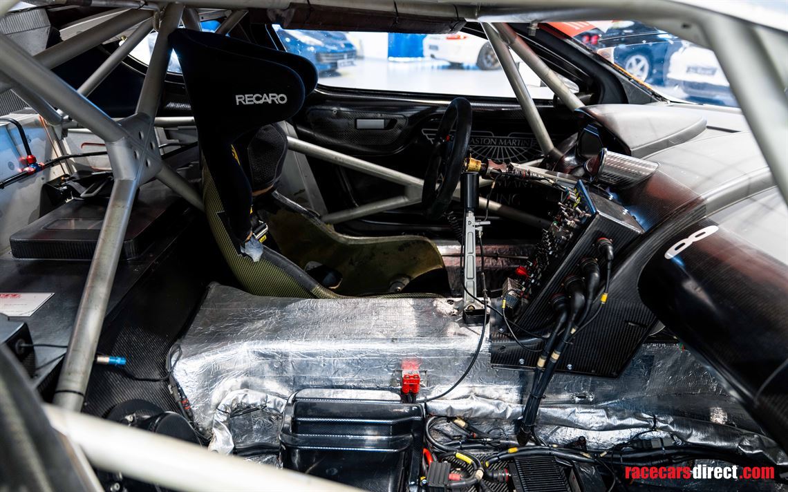 aston-martin-dbr9-gt1