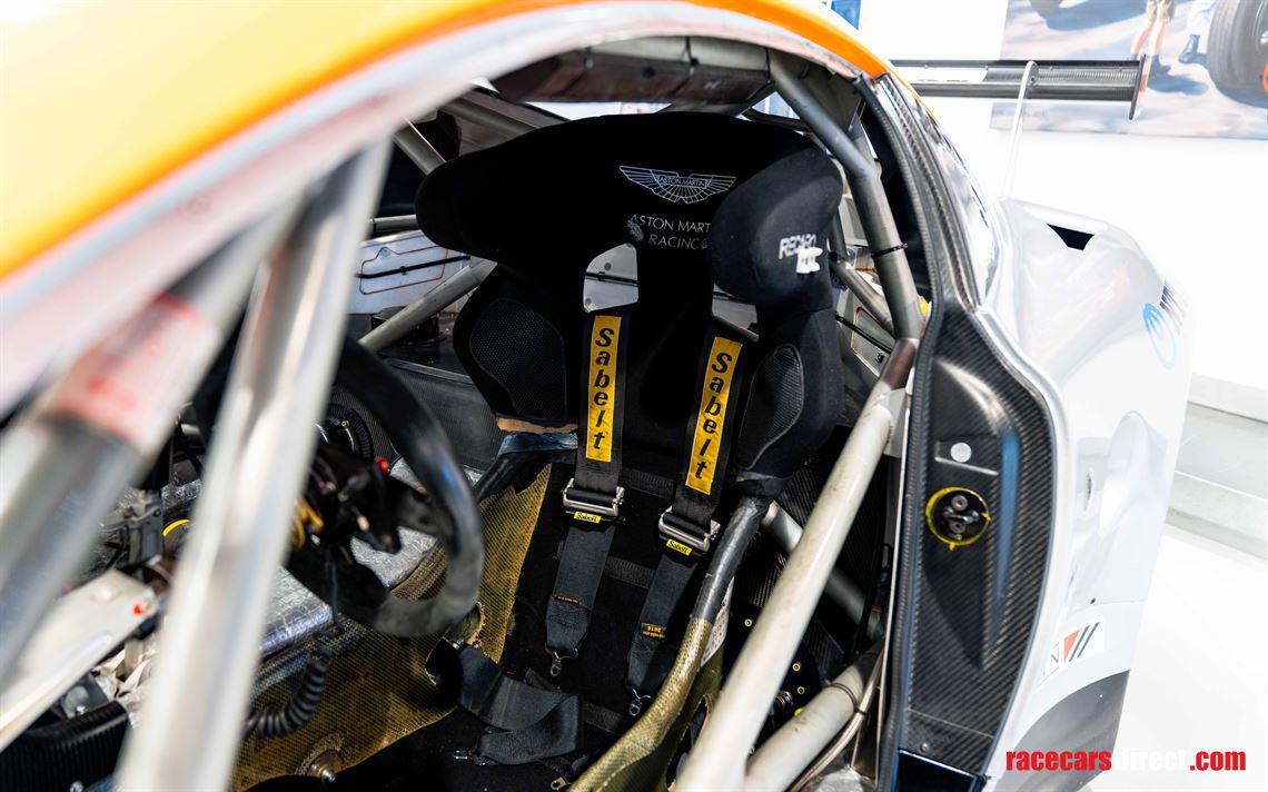 aston-martin-dbr9-gt1