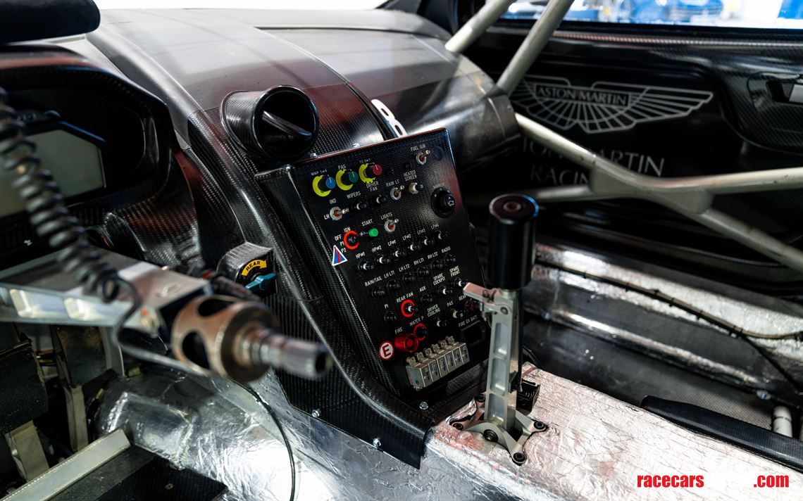 aston-martin-dbr9-gt1