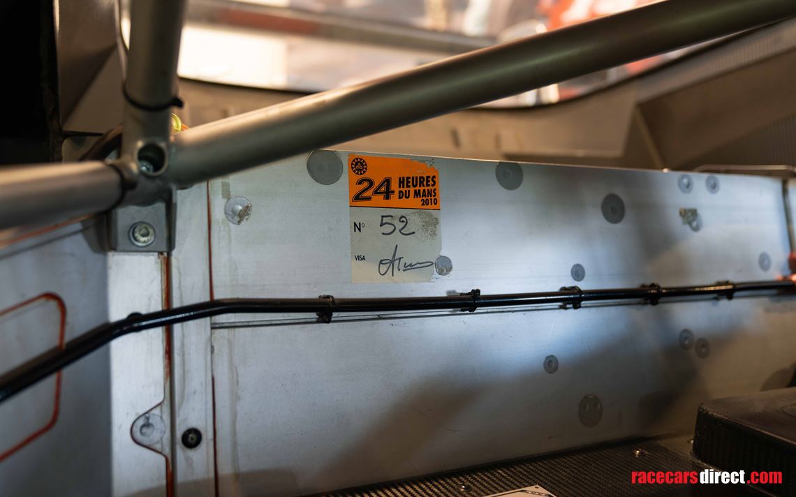 aston-martin-dbr9-gt1