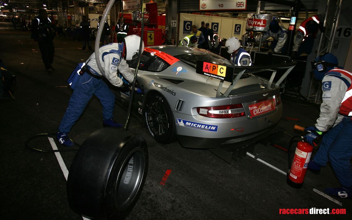 aston-martin-dbr9-gt1