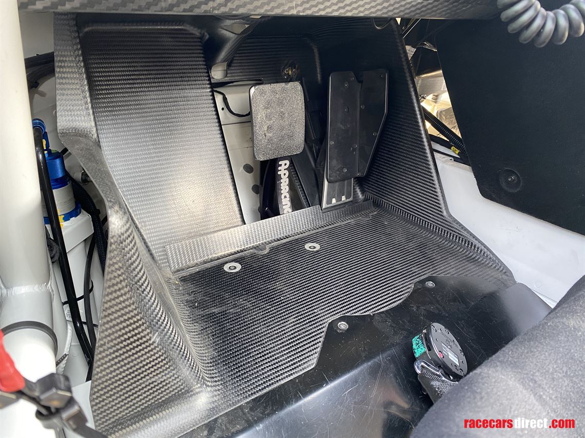 porsche-9912-gt3r-huge-stock-of-parts