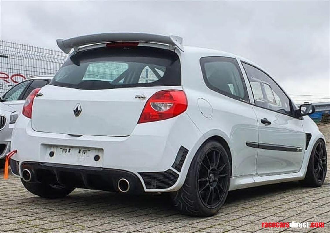 arrive-drive-clio-c1-racing-packages-availabl