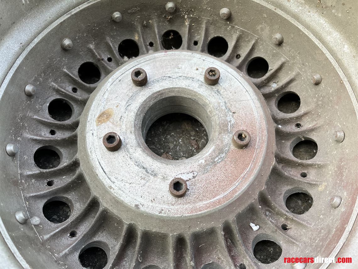 jaguar-d-type-dunlop-wheels