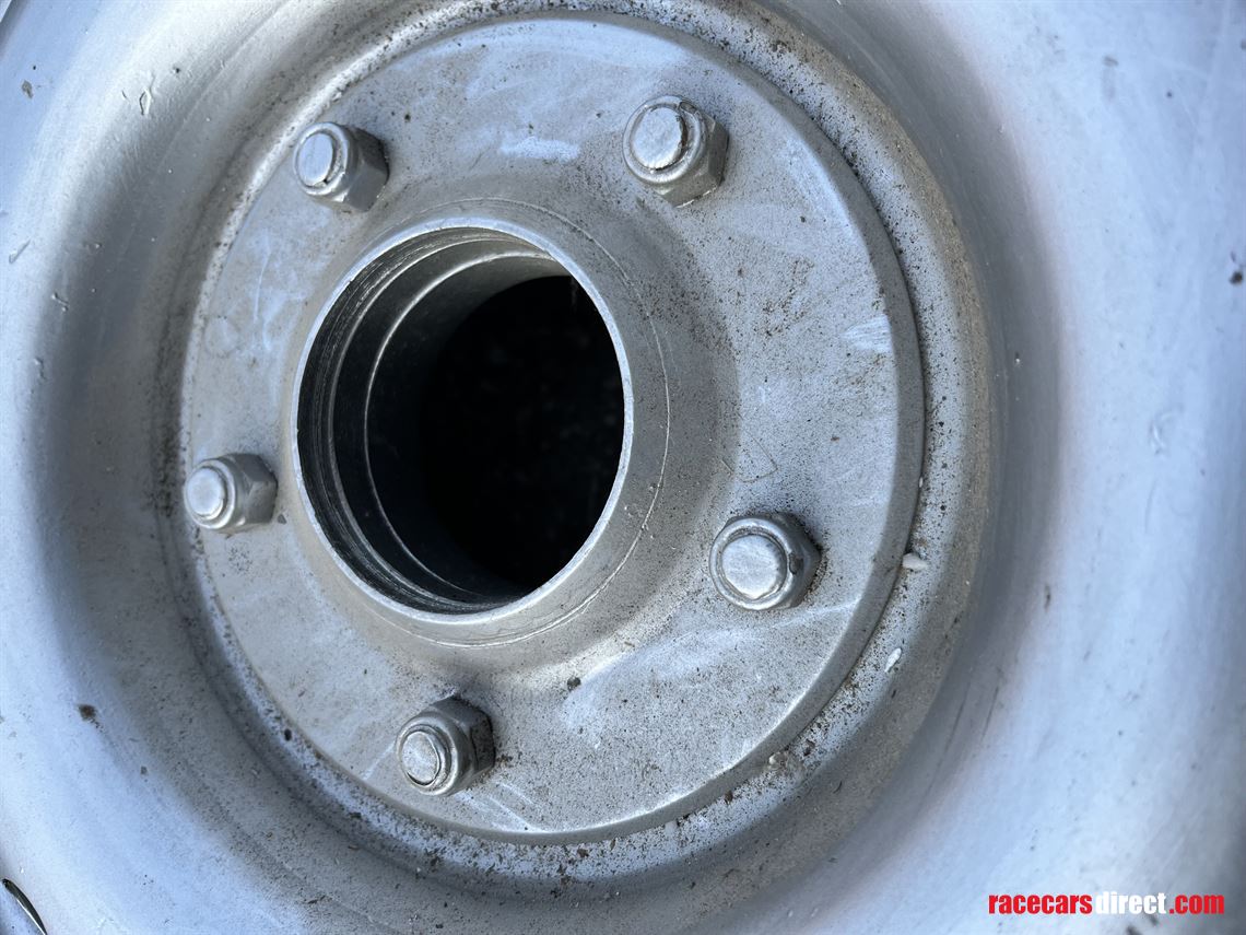 jaguar-d-type-dunlop-wheels