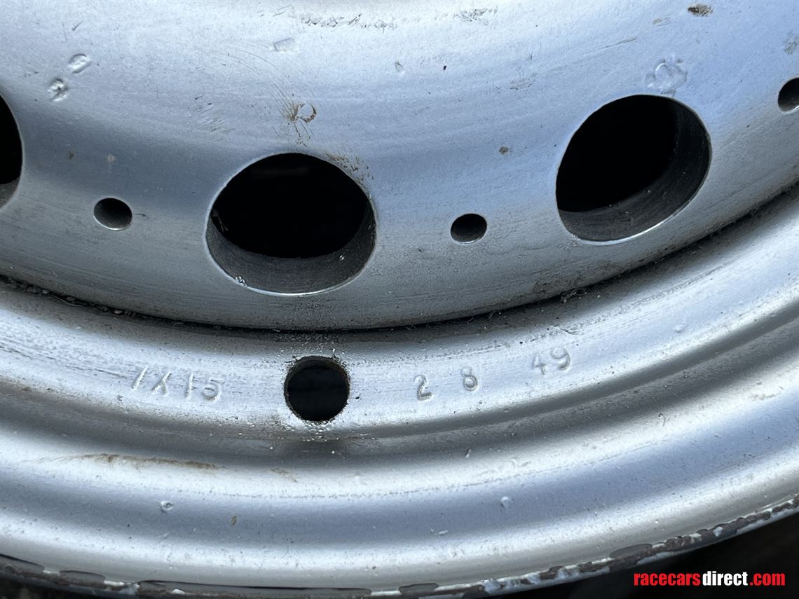 jaguar-d-type-dunlop-wheels