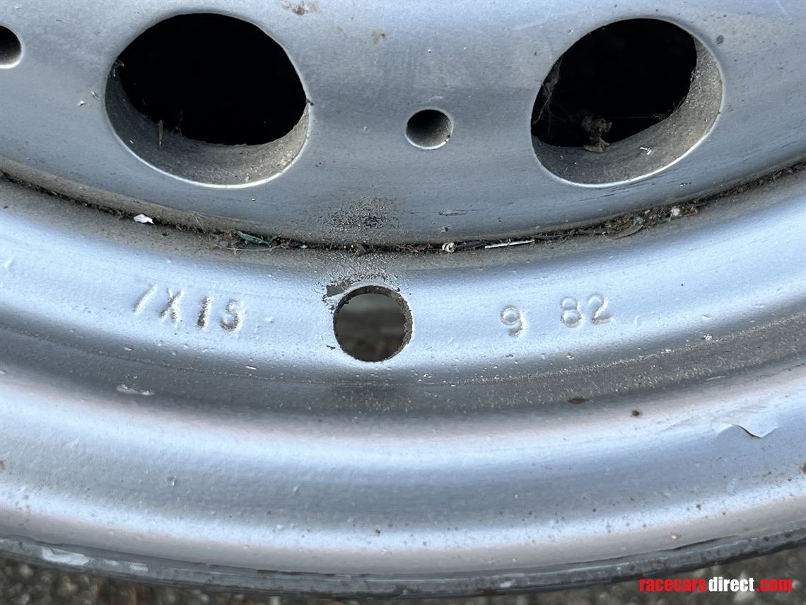 jaguar-d-type-dunlop-wheels