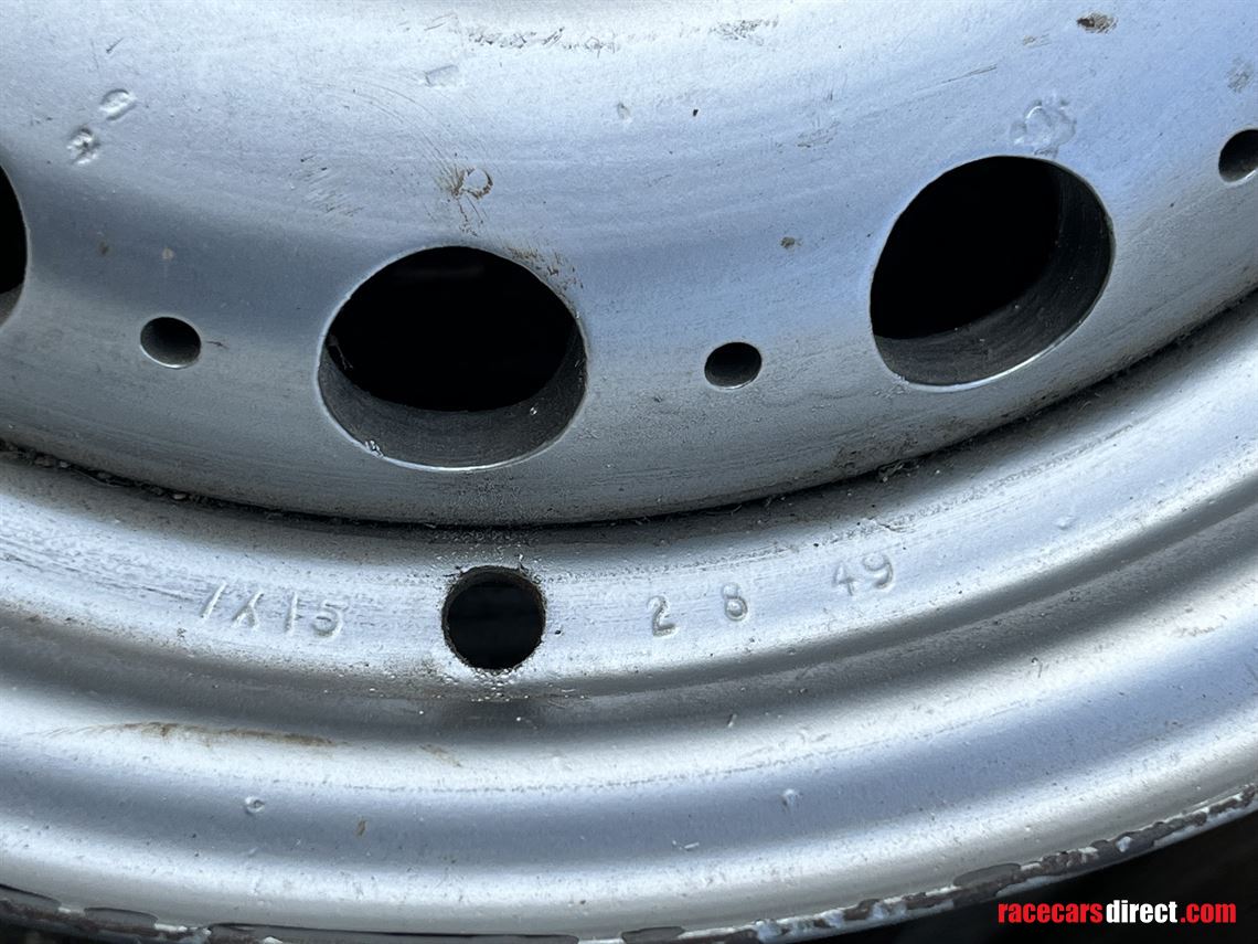 jaguar-d-type-dunlop-wheels