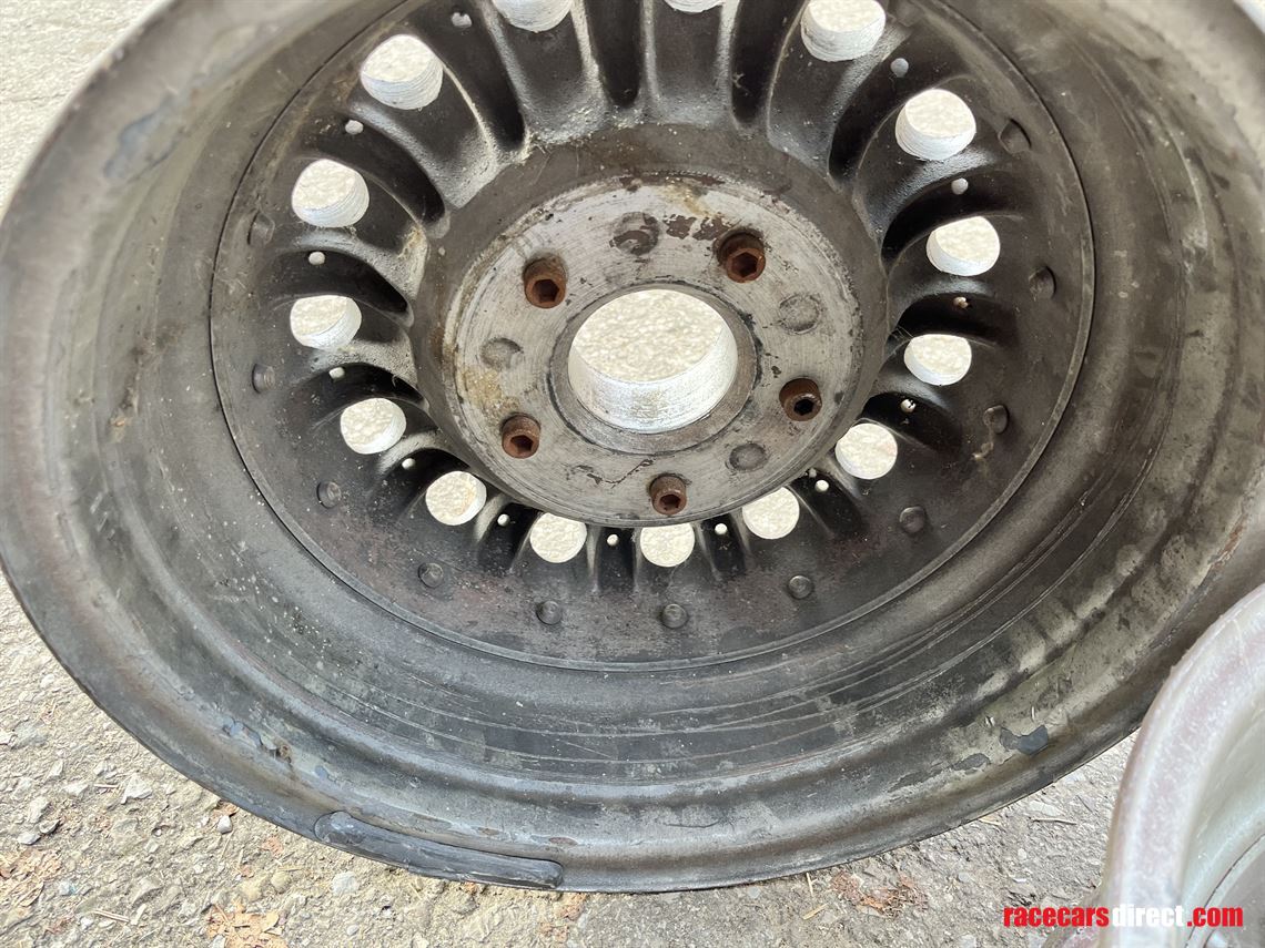 jaguar-d-type-dunlop-wheels