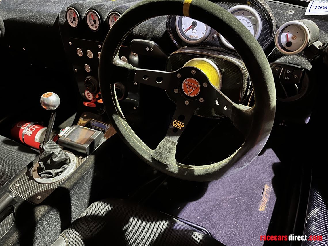 ginetta-g40r-2014---a-full-package---re-adver