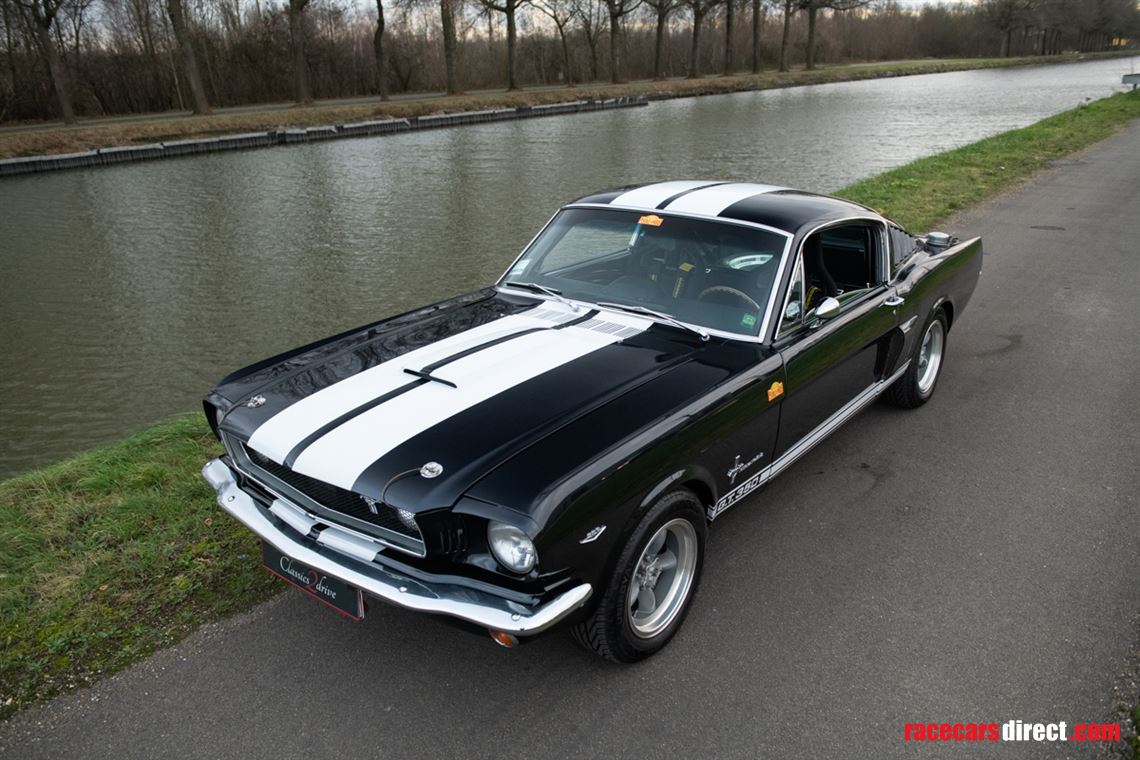ford-mustang-fastback-1964-peking-paris-entra