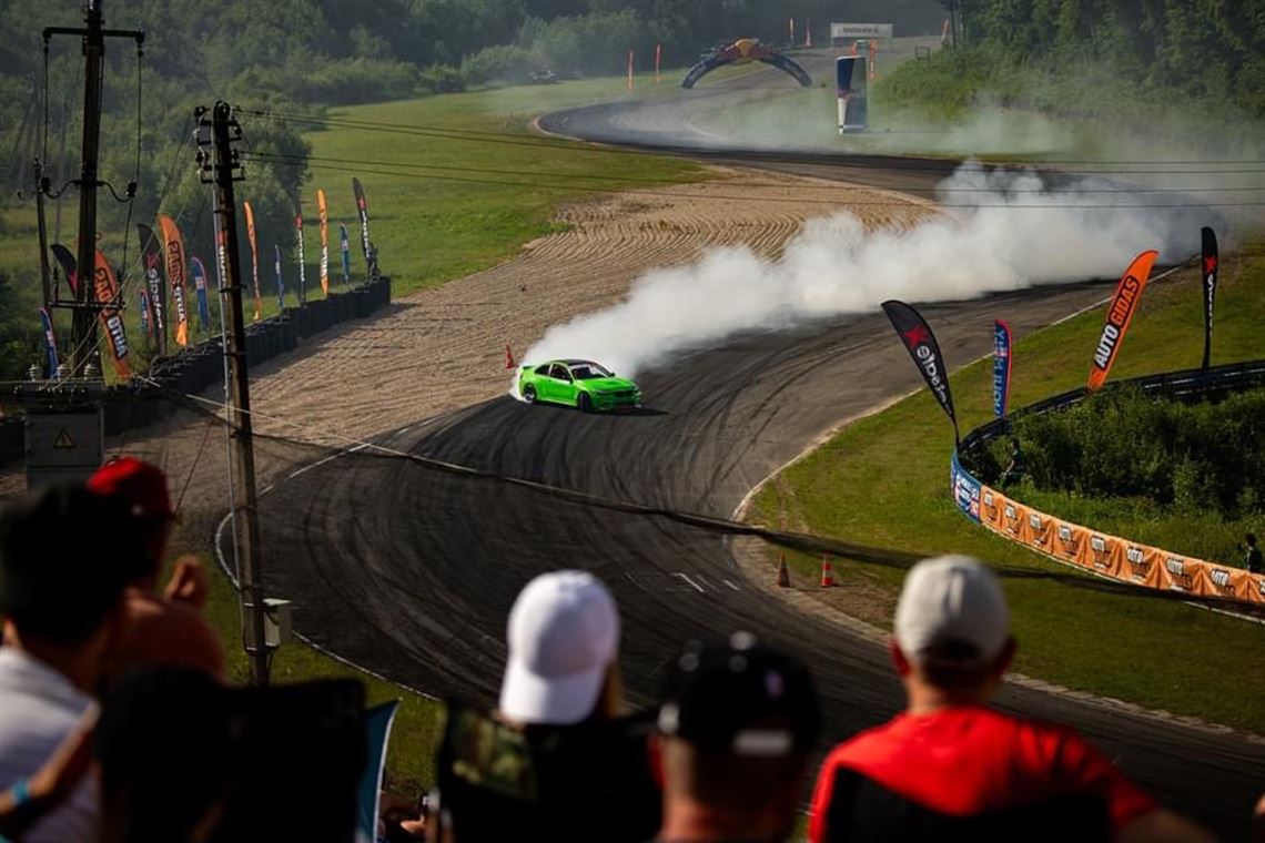 bmw-v8-forged-twin-turbo-725whp-drift-car