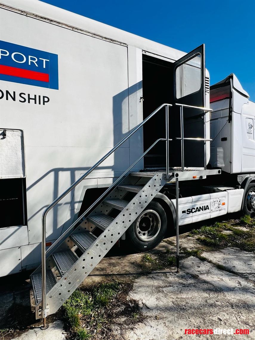 scania-tractor-unit-with-ex-jordan-f1-team-tr