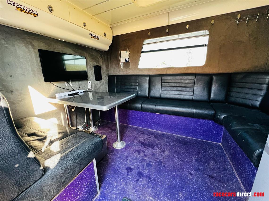 scania-tractor-unit-with-ex-jordan-f1-team-tr