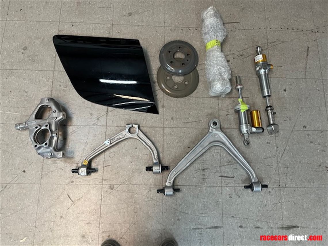201617-audi-gt4-parts