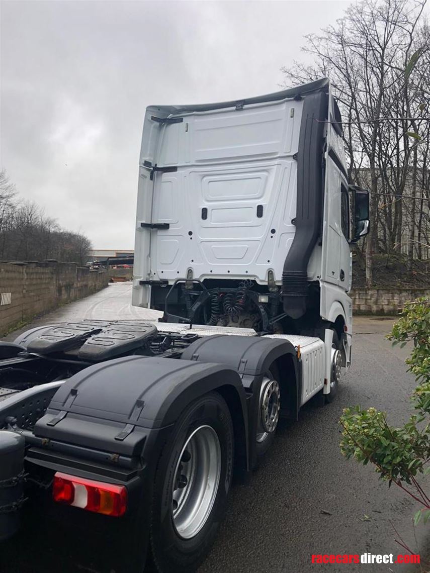 race-trailer-with-office-awning-tractor-unit