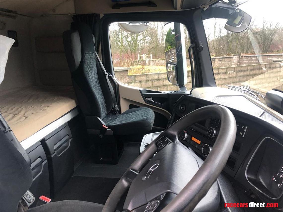 race-trailer-with-office-awning-tractor-unit