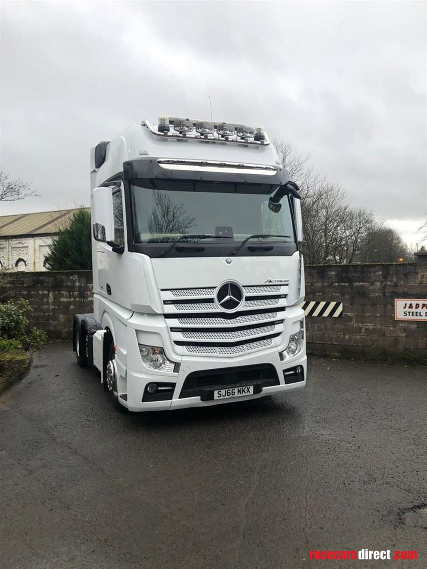 race-trailer-with-office-awning-tractor-unit