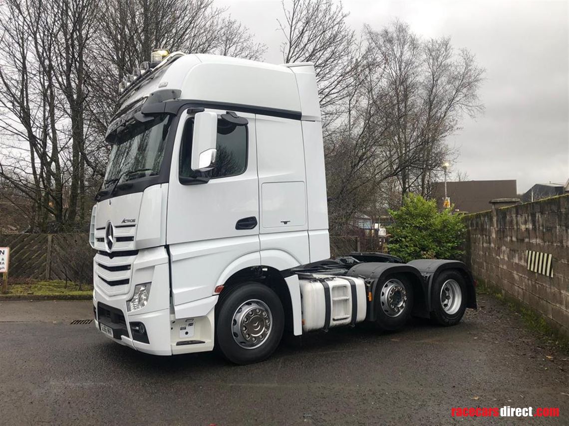 race-trailer-with-office-awning-tractor-unit