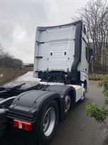 race-trailer-with-office-awning-tractor-unit