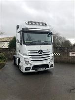 race-trailer-with-office-awning-tractor-unit