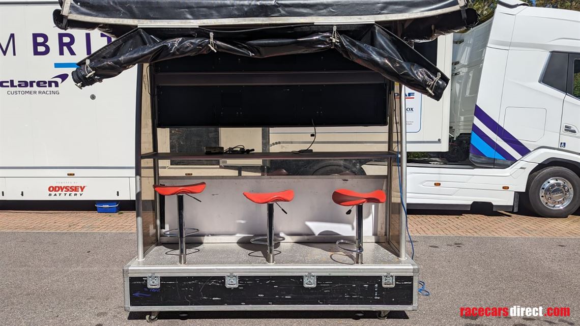 quentor-pit-perch-with-tv-screens