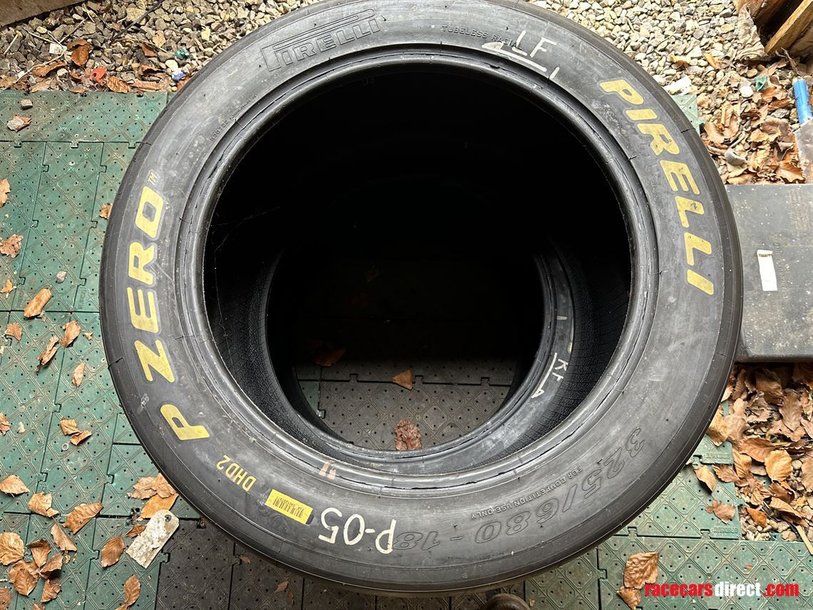 2-pirelli-gt3-tyres-325-680-18-dhd2