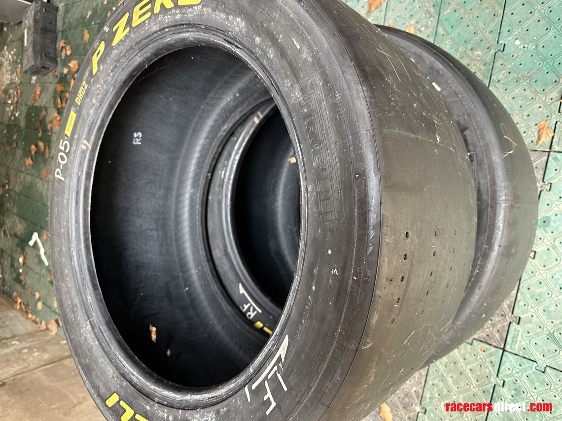 2-pirelli-gt3-tyres-325-680-18-dhd2