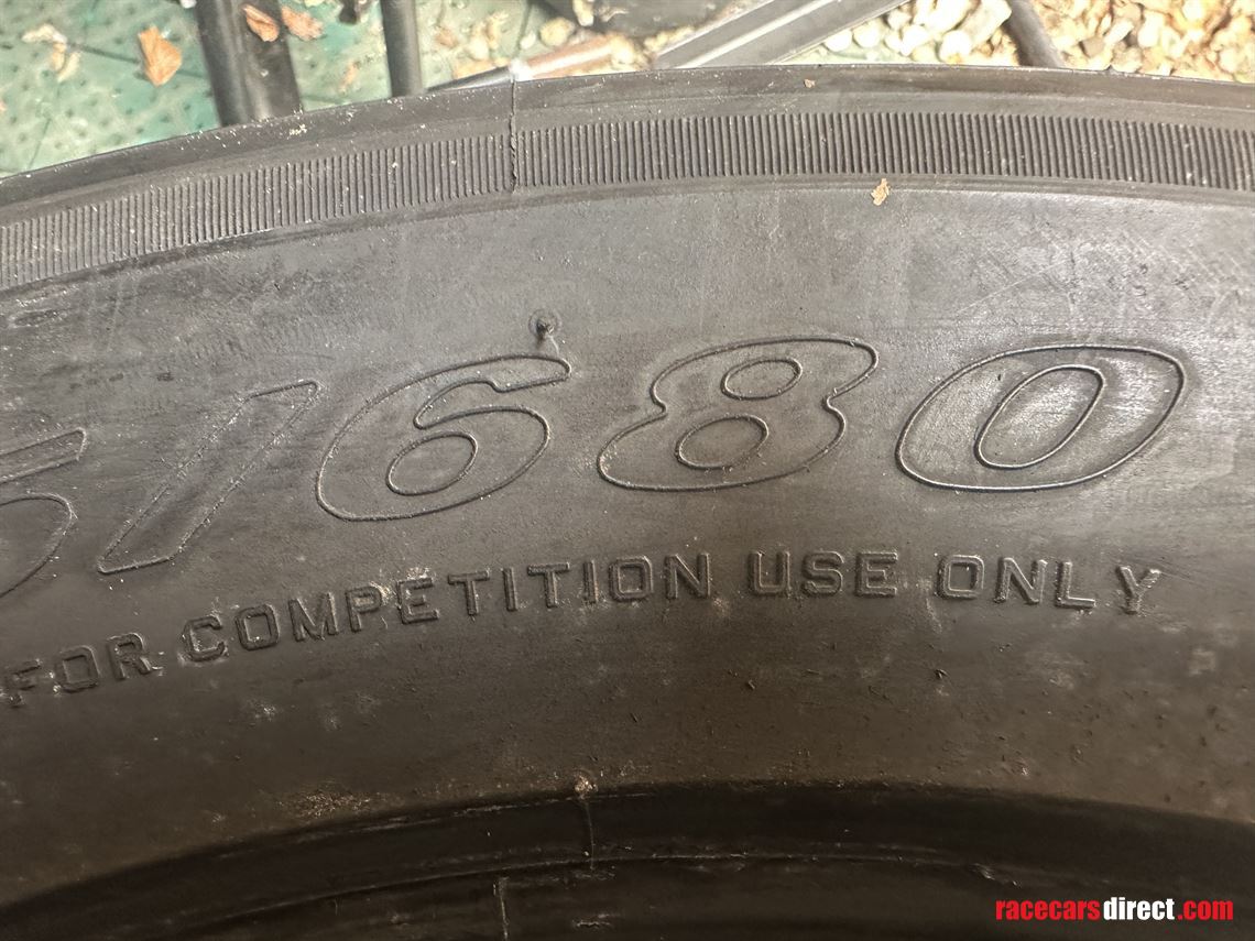 2-pirelli-gt3-tyres-325-680-18-dhd2