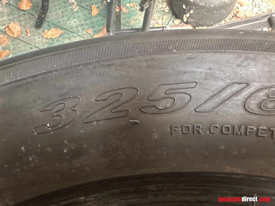 2-pirelli-gt3-tyres-325-680-18-dhd2