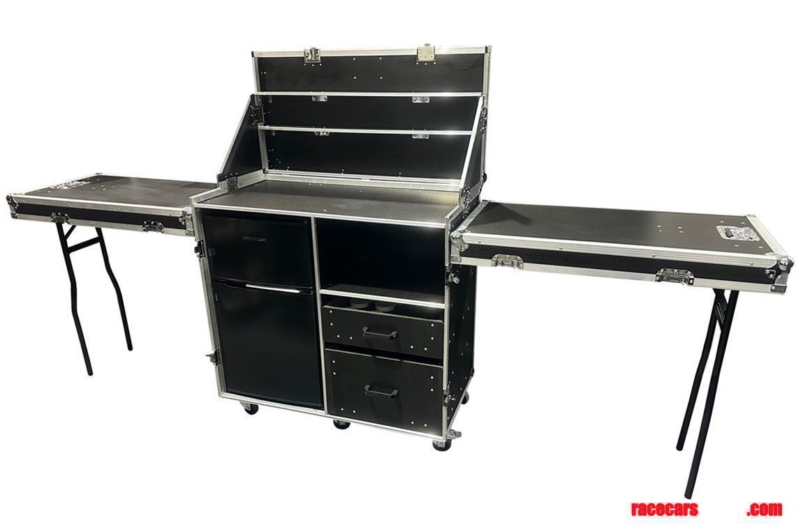 hospitality-flight-case-with-fridgefreezer-vm