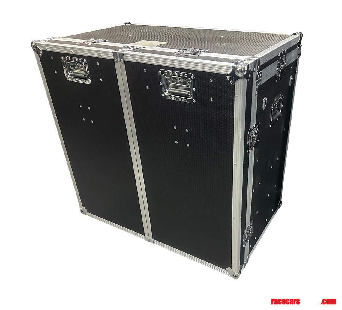 hospitality-flight-case-with-fridgefreezer-vm