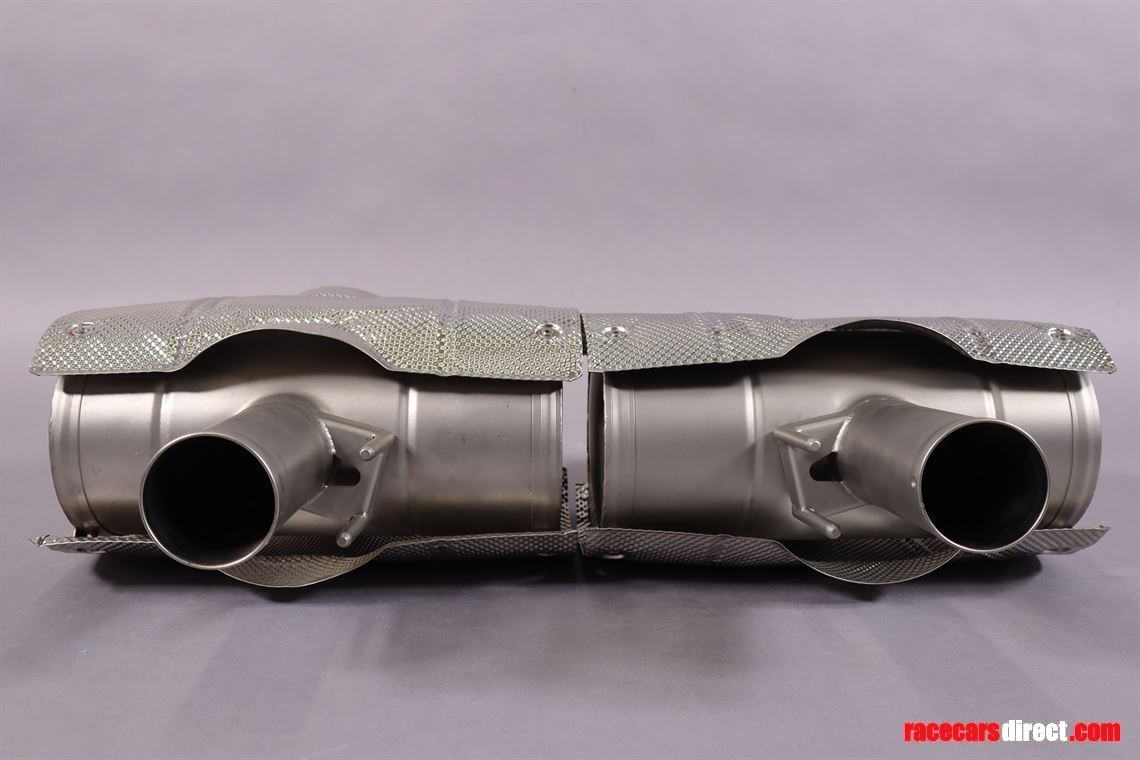 audi-r8-lms-gt3-rear-silencer-left-and-right